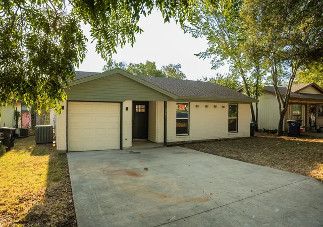 Photo 1 of Single family home for sale at 4741 Mccart Ave, Fort Worth, TX 76115 | MLS# 21377374 | Listing updated on 2026-10-01