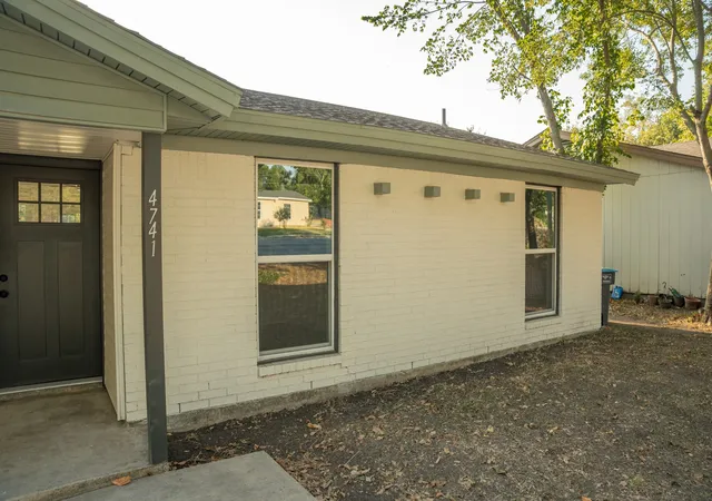 Photo 3 of Single family home for sale at 4741 Mccart Ave, Fort Worth, TX 76115 | MLS# 21377374 | Listing updated on 2026-10-01