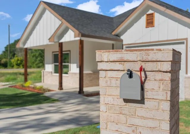 Photo 2 of Single family home for sale at 101 N Oak St, Ector, TX 75439 | MLS# 21375447 | Listing updated on 2026-09-19
