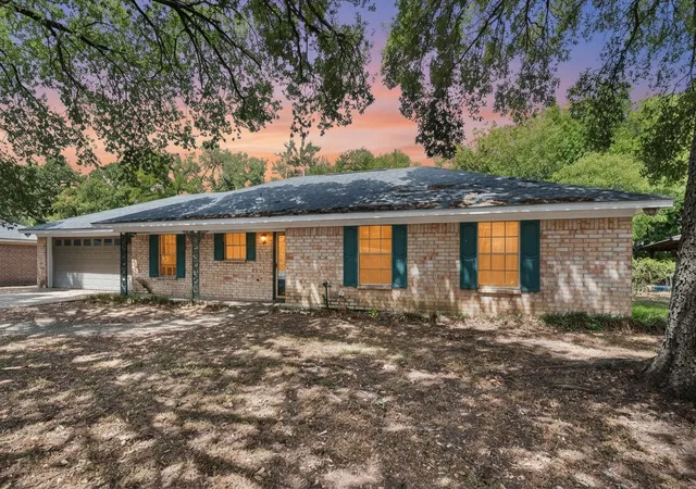 Photo 1 of Single family home for sale at 316 Fairmont Ave, Corsicana, TX 75110 | MLS# 21376340 | Listing updated on 2026-09-03