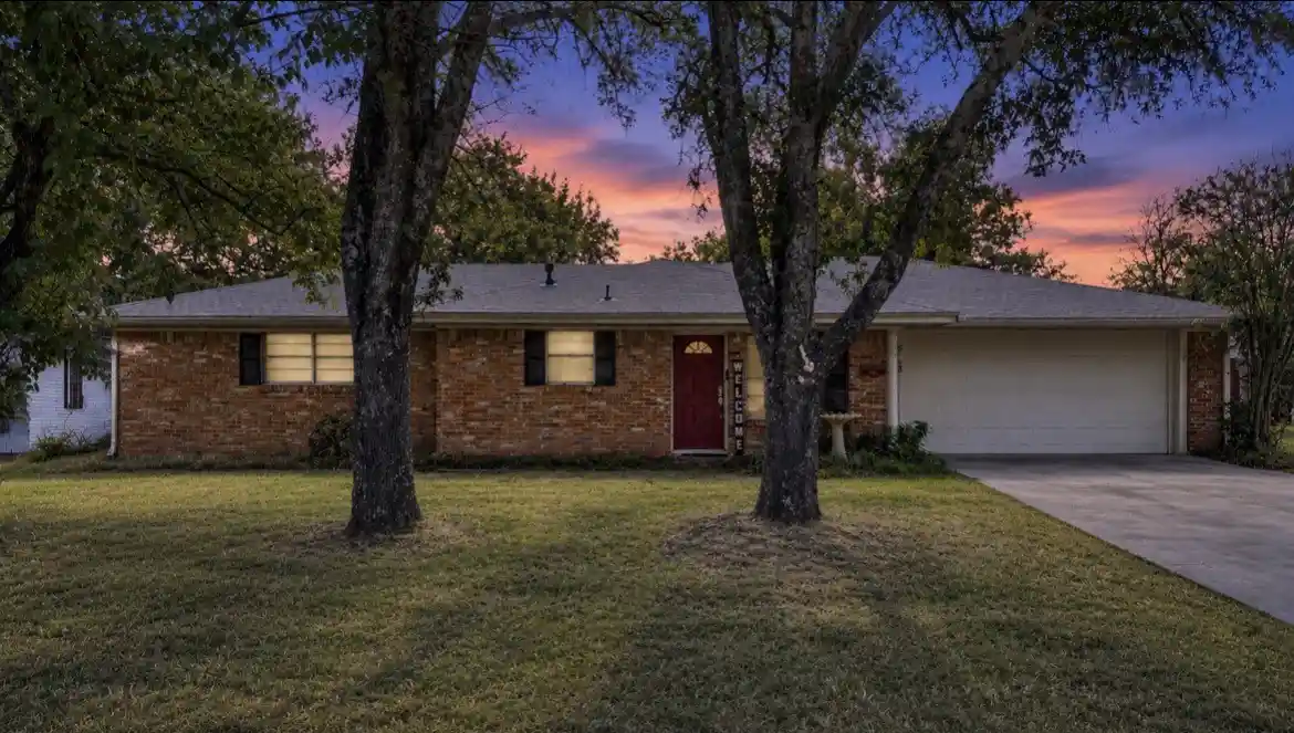 Photo 1 of Sale Pending at 613 N Overlook Dr, Kerens, TX 75144 | MLS# 21377402 | Listing updated on 2026-10-11