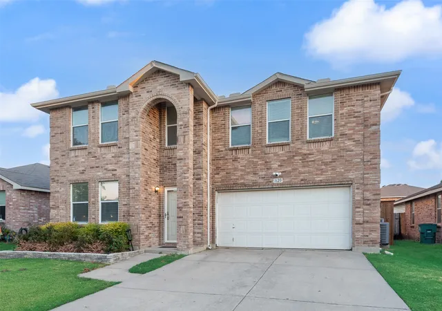 Photo 3 of Single family home for sale at 1620 Rialto Way, Justin, TX 76247 | MLS# 21377101 | Listing updated on 2026-09-15