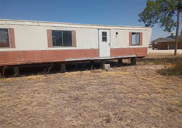 Photo 3 of Manufactured home for sale at 516 Ne Ave G, Hamlin, TX 79520 | MLS# 21377149 | Listing updated on 2026-09-04