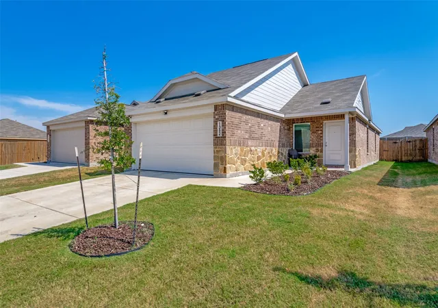 Photo 1 of Single family home for sale at 1352 Wedgeleaf Ln, Forney, TX 75126 | MLS# 21375022 | Listing updated on 2026-10-05