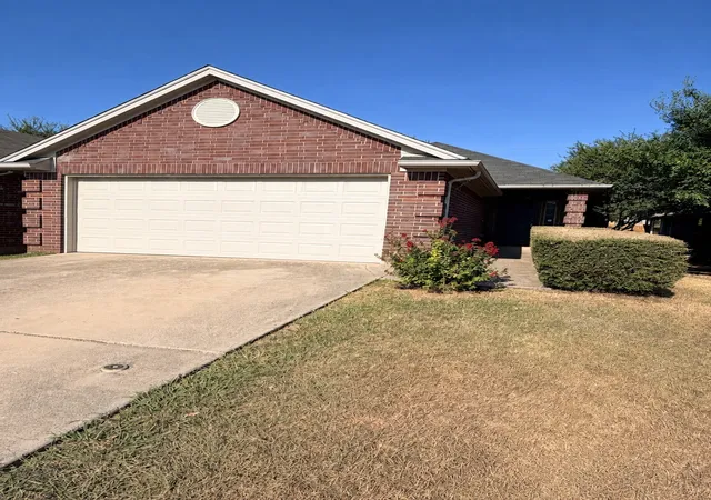 Photo 1 of Single family home for sale at 729 Stribling Cir, Azle, TX 76020 | MLS# 21376463 | Listing updated on 2026-09-04