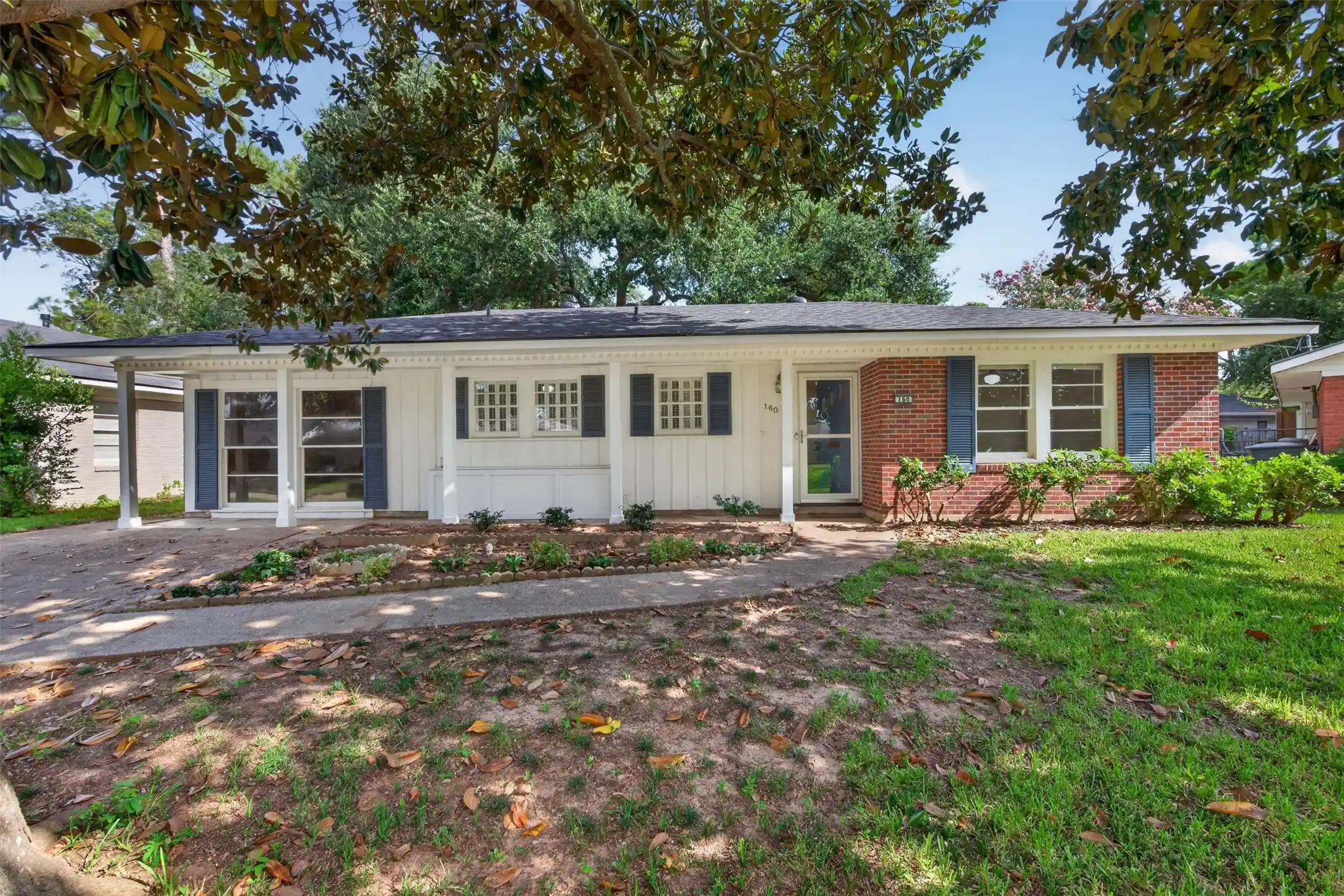 Photo 1 of Single family home for sale at 160 Carroll St, Shreveport, LA 71105 | MLS# 21369911 | Listing updated on 2026-10-27