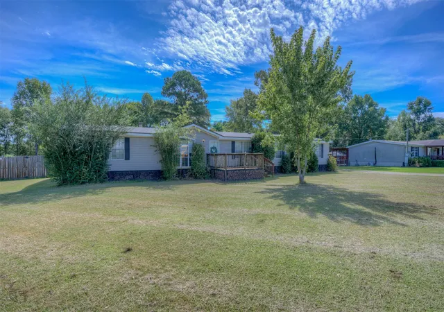 Photo 3 of Manufactured home for sale at 208 Bent Oak Dr, Stonewall, LA 71078 | MLS# 21377297 | Listing updated on 2026-10-08