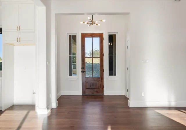 Photo 3 of Single family home for sale at 554 Shoreside Dr, Corsicana, TX 75109 | MLS# 21376441 | Listing updated on 2026-09-16