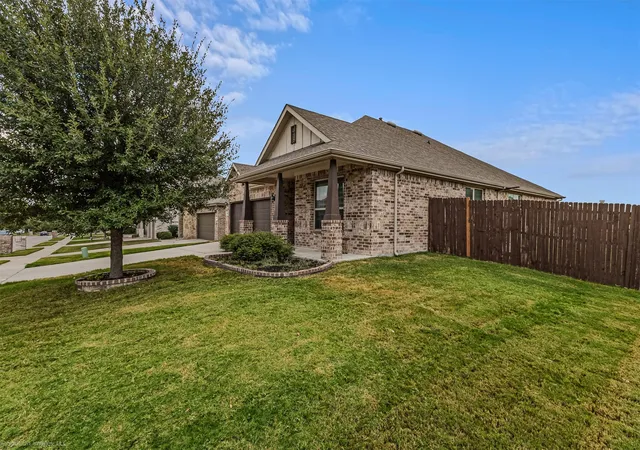Photo 3 of Single family home for sale at 1800 Stephen Dr, Wylie, TX 75098 | MLS# 21373272 | Listing updated on 2026-09-28
