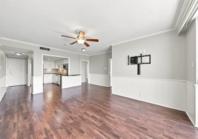 Listing Photo 4 - Condo for sale in building located at 4924 Cobbs Dr, Waco, TX 76710 - Unit #4E