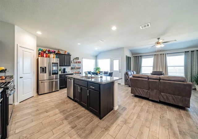 Photo 3 of Single family home for sale at 8028 Muddy Crk Dr, Fort Worth, TX 76131 | MLS# 21347840 | Listing updated on 2026-10-07