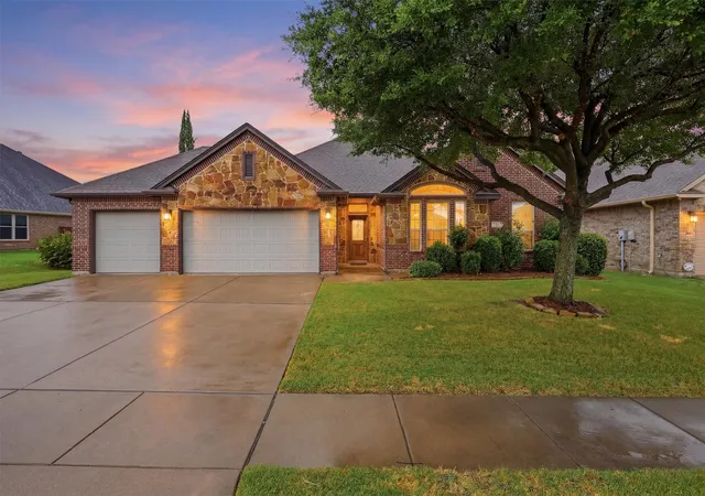 Photo 1 of Single family home for sale at 305 Delaware St, Burleson, TX 76028 | MLS# 21332167 | Listing updated on 2026-09-04