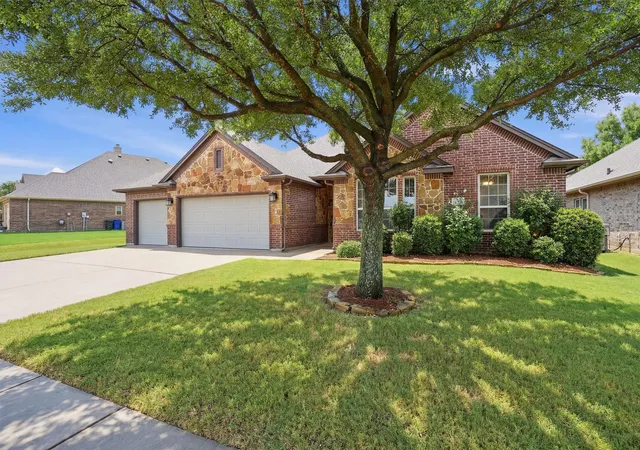 Photo 2 of Single family home for sale at 305 Delaware St, Burleson, TX 76028 | MLS# 21332167 | Listing updated on 2026-09-04