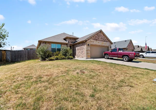 Photo 2 of Single family home for sale at 15 Pleasant Valley, Sanger, TX 76266 | MLS# 21377738 | Listing updated on 2026-09-20