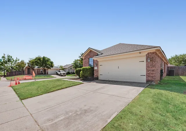 Photo 3 of Single family home for sale at 7266 Wild Wing Dr, Fort Worth, TX 76120 | MLS# 21376268 | Listing updated on 2026-10-06
