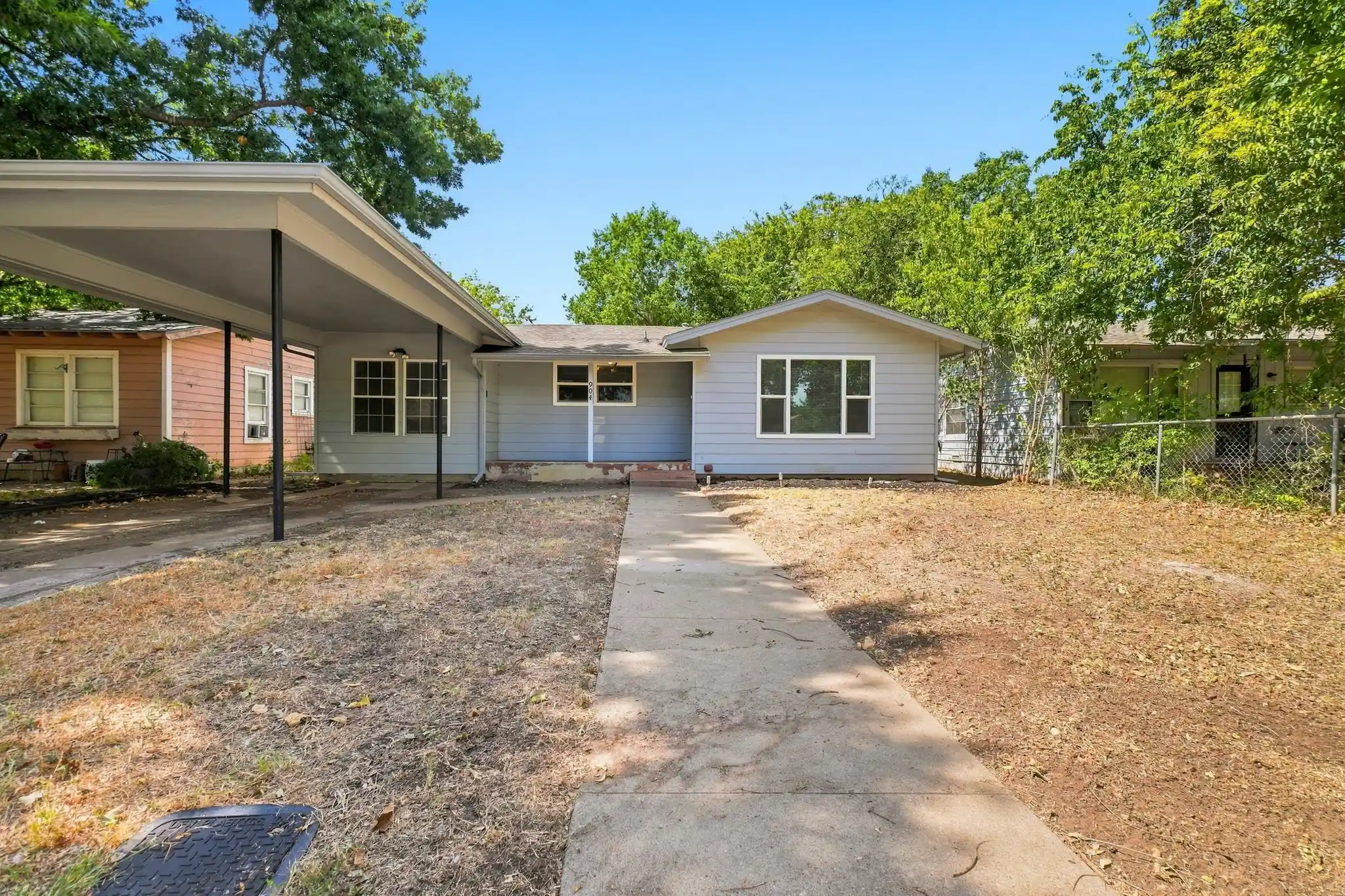 Photo 1 of Single family home for sale at 904 Bales St, Cleburne, TX 76033 | MLS# 21376552 | Listing updated on 2026-10-09
