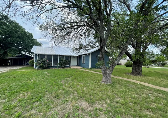 Photo 1 of Single family home for sale at 612 N Main St, Graford, TX 76449 | MLS# 21377328 | Listing updated on 2026-09-17