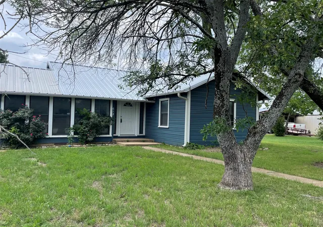 Photo 2 of Single family home for sale at 612 N Main St, Graford, TX 76449 | MLS# 21377328 | Listing updated on 2026-09-17