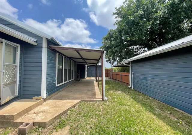 Photo 3 of Single family home for sale at 612 N Main St, Graford, TX 76449 | MLS# 21377328 | Listing updated on 2026-09-17