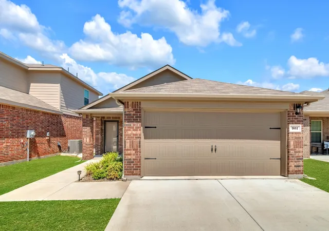 Photo 1 of Single family home for sale at 901 Country Rd, Royse City, TX 75189 | MLS# 21376720 | Listing updated on 2026-09-04