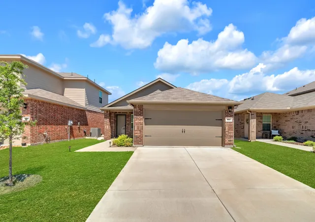 Photo 2 of Single family home for sale at 901 Country Rd, Royse City, TX 75189 | MLS# 21376720 | Listing updated on 2026-09-04