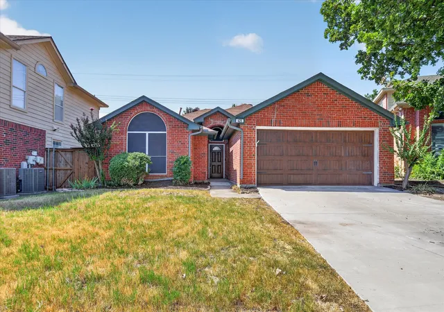 Photo 2 of Single family home for sale at 425 Wentworth Dr, Flower Mound, TX 75028 | MLS# 21377846 | Listing updated on 2026-10-04