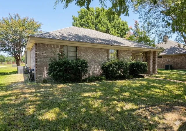 Photo 2 of Single family home for sale at 2401 Cortland Cir, Rowlett, TX 75088 | MLS# 21377748 | Listing updated on 2026-09-25