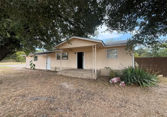 Photo 1 of Single family home for sale at 201 Waikiki Trl, Tool, TX 75143 | MLS# 21377835 | Listing updated on 2026-10-02