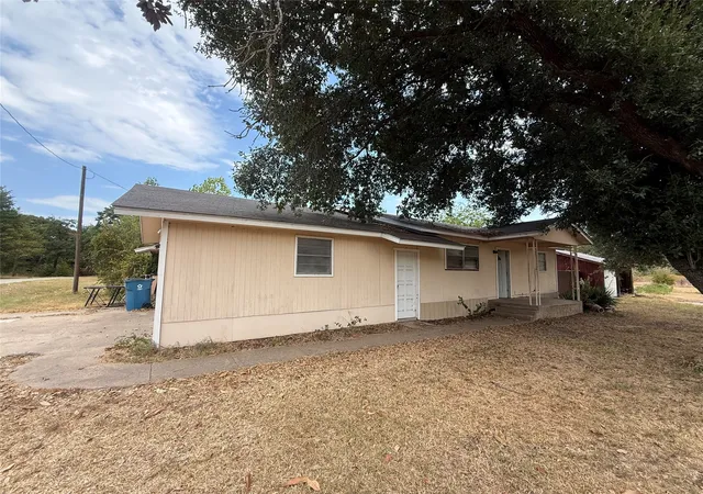 Photo 2 of Single family home for sale at 201 Waikiki Trl, Tool, TX 75143 | MLS# 21377835 | Listing updated on 2026-10-02