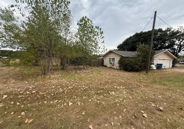Photo 34 of Single family home for sale at 201 Waikiki Trl, Tool, TX 75143 | MLS# 21377835 | Listing updated on 2026-10-02