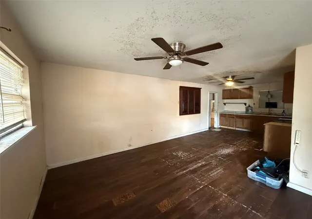 Photo 3 of Single family home for sale at 201 Waikiki Trl, Tool, TX 75143 | MLS# 21377835 | Listing updated on 2026-10-02