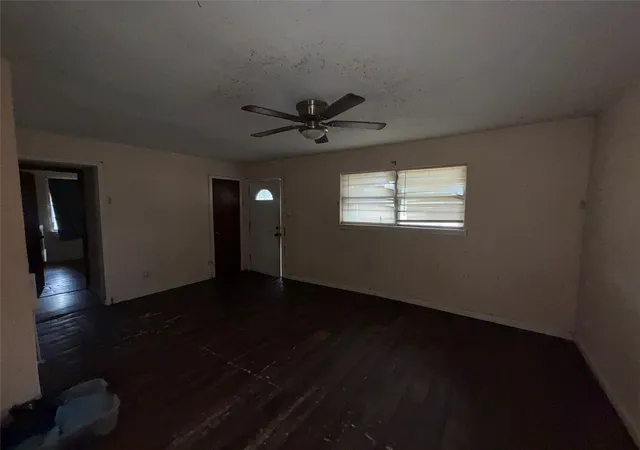 Photo 3 of Single family home for sale at 201 Waikiki Trl, Tool, TX 75143 | MLS# 21377835 | Listing updated on 2026-10-02