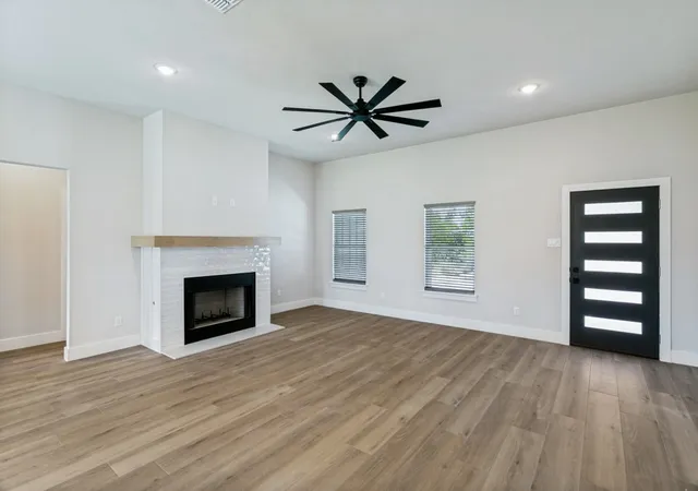 Photo 3 of Sale Pending at 610 N Mill, Weatherford, TX 76086 | MLS# 21377543 | Listing updated on 2026-09-29