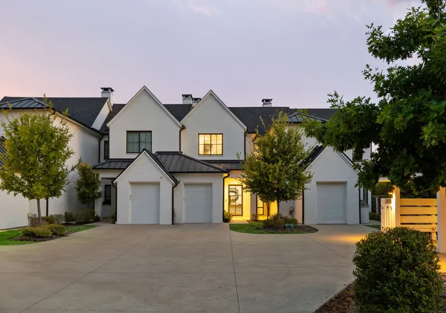Photo 3 of Townhouse for sale at 13770 Waterside Dr, Malakoff, TX 75148 | MLS# 21353806 | Listing updated on 2026-09-04
