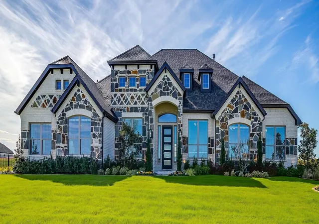 Photo 1 of Sale Pending at 118 Endowment Ln, Rockwall, TX 75032 | MLS# 21377885 | Listing updated on 2026-09-18