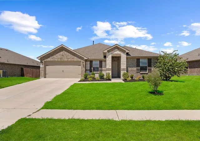 Photo 3 of Single family home for sale at 1321 Elmwood Dr, Red Oak, TX 75154 | MLS# 21377077 | Listing updated on 2026-10-02