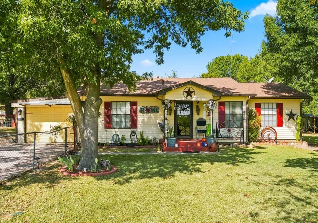 Photo 1 of Single family home for sale at 1561 Fm 1816, Bowie, TX 76230 | MLS# 21377176 | Listing updated on 2026-09-04