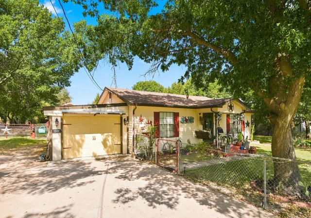 Photo 3 of Single family home for sale at 1561 Fm 1816, Bowie, TX 76230 | MLS# 21377176 | Listing updated on 2026-09-04