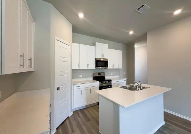 Photo 2 of Single family home for sale at 2948 Maple Orchard Ln, Fort Worth, TX 76140 | MLS# 21377654 | Listing updated on 2026-10-02