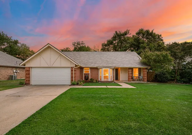 Photo 1 of Single family home for sale at 328 Cindy St S, Keller, TX 76248 | MLS# 21376257 | Listing updated on 2026-10-08