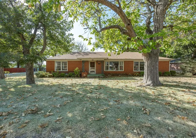 Photo 1 of Single family home for sale at 1003 E Milam St, Ennis, TX 75119 | MLS# 21375980 | Listing updated on 2026-09-25