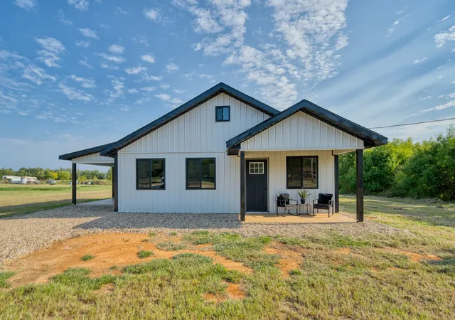 Photo 1 of Sale Pending at 104 Private Rd 33091, Omaha, TX 75571 | MLS# 21358598 | Listing updated on 2026-09-24