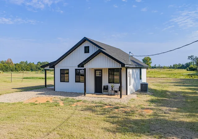 Photo 2 of Sale Pending at 104 Private Rd 33091, Omaha, TX 75571 | MLS# 21358598 | Listing updated on 2026-09-24