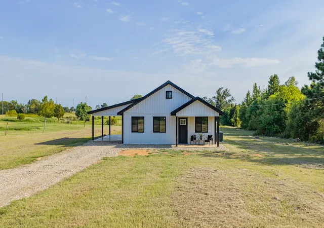 Photo 3 of Sale Pending at 104 Private Rd 33091, Omaha, TX 75571 | MLS# 21358598 | Listing updated on 2026-09-24