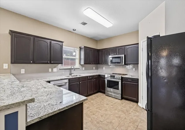 Photo 4 of Single family home for sale at 4018 Houston Dr, Heartland, TX 75126 | MLS# 21377971 | Listing updated on 2026-10-01