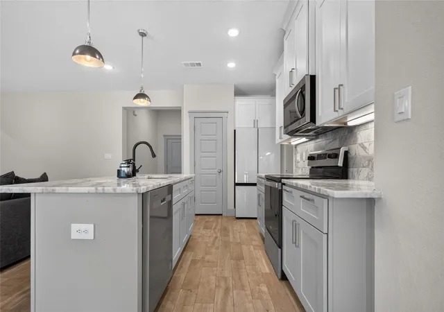 Photo 3 of Single family home for sale at 2308 Pedernales Ct, Granbury, TX 76048 | MLS# 21378026 | Listing updated on 2026-09-05