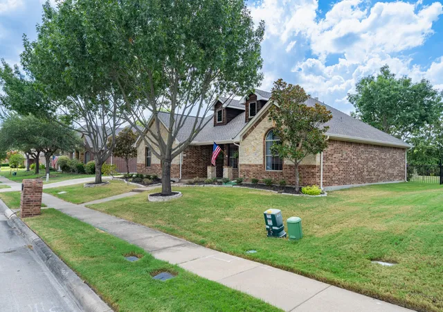 Photo 2 of Single family home for sale at 201 Midnight Dr, Royse City, TX 75189 | MLS# 21377476 | Listing updated on 2026-10-06