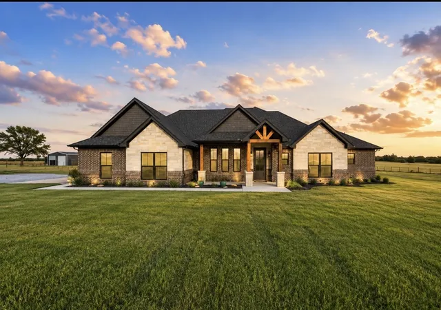 Photo 1 of Single family home for sale at 170 Rolling Hills Blvd, Alvord, TX 76225 | MLS# 21377322 | Listing updated on 2026-09-28