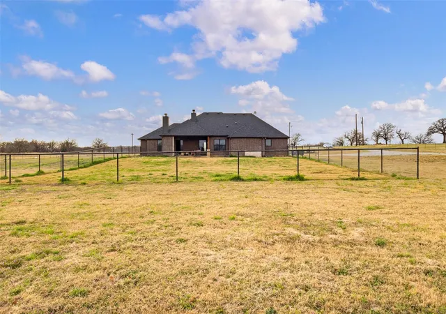 Photo 3 of Single family home for sale at 170 Rolling Hills Blvd, Alvord, TX 76225 | MLS# 21377322 | Listing updated on 2026-09-28