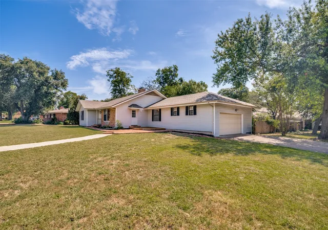 Photo 2 of Single family home for sale at 5405 Kayway Dr, Greenville, TX 75402 | MLS# 21378076 | Listing updated on 2026-09-25